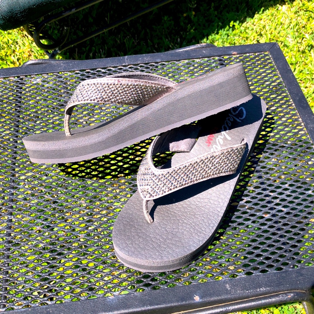 Skechers Yoga Foam Beaded Flip Flops Women's Size 8